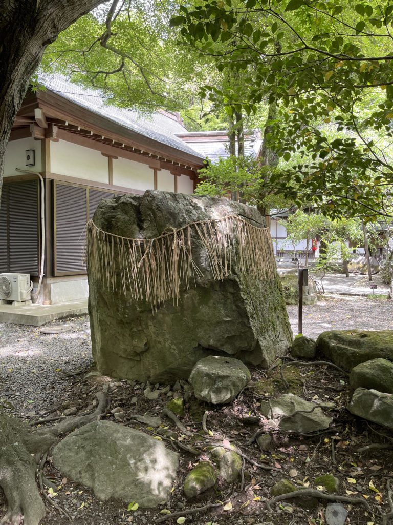 磐座(いわくら) 